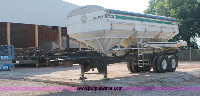 image for item I7853 1981 Willmar Side Shooter 24 tandem axle tender trailer