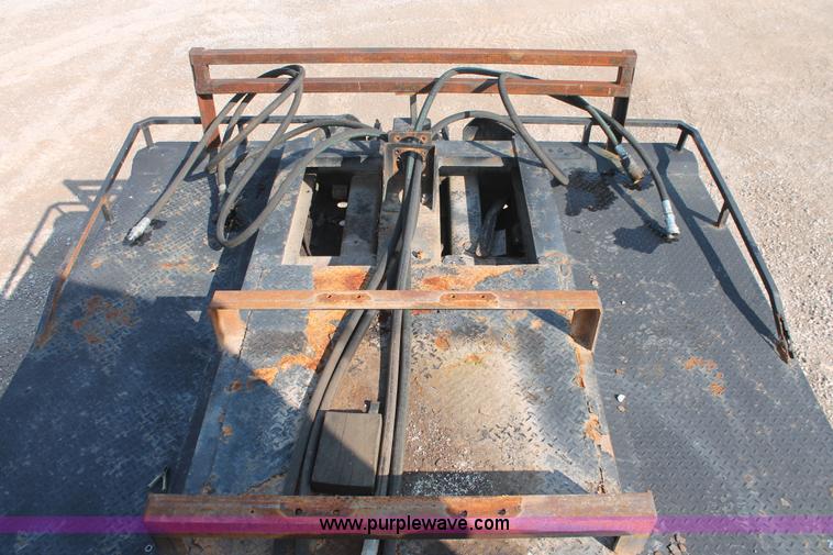 image for item I7853 1981 Willmar Side Shooter 24 tandem axle tender trailer