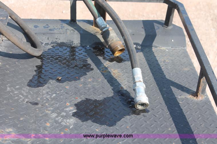 image for item I7853 1981 Willmar Side Shooter 24 tandem axle tender trailer