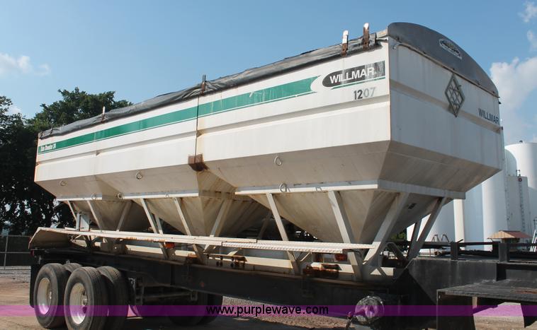 image for item I7853 1981 Willmar Side Shooter 24 tandem axle tender trailer