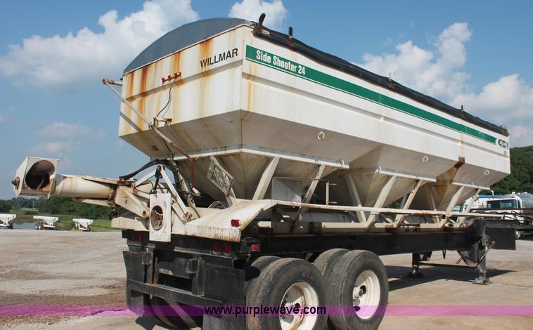 image for item I7853 1981 Willmar Side Shooter 24 tandem axle tender trailer