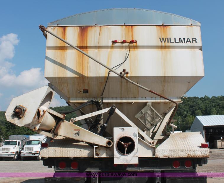 image for item I7853 1981 Willmar Side Shooter 24 tandem axle tender trailer