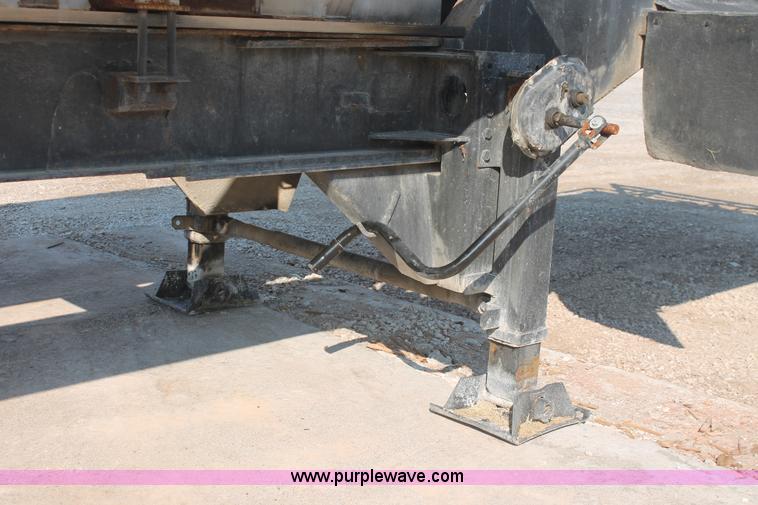 image for item I7853 1981 Willmar Side Shooter 24 tandem axle tender trailer