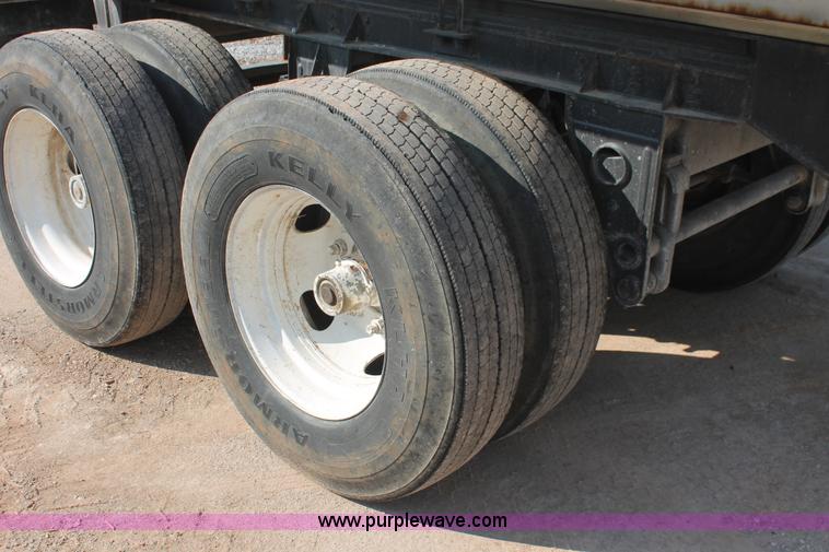 image for item I7853 1981 Willmar Side Shooter 24 tandem axle tender trailer