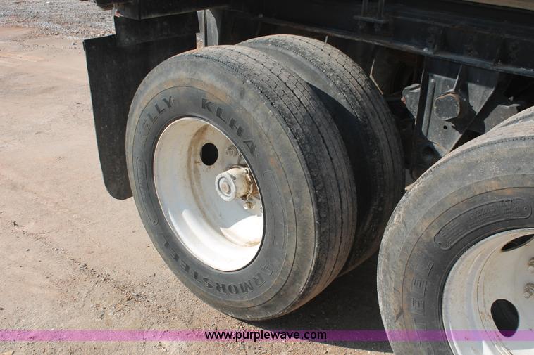 image for item I7853 1981 Willmar Side Shooter 24 tandem axle tender trailer