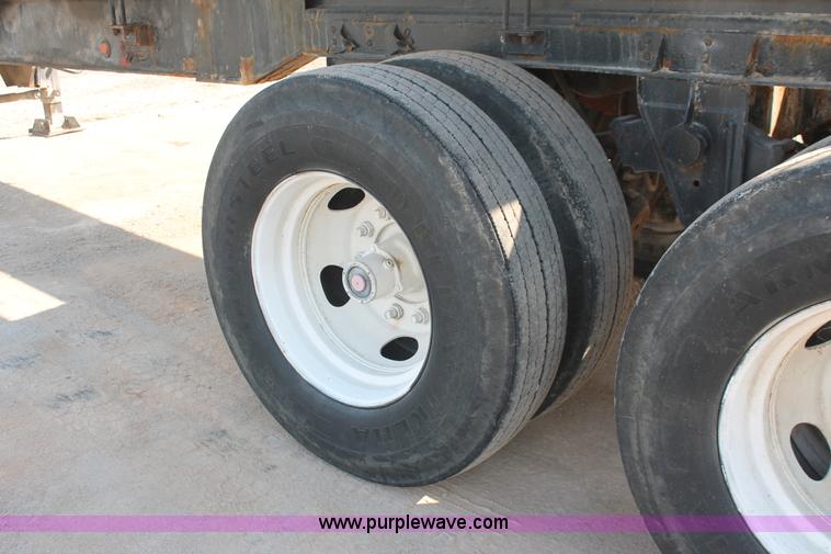 image for item I7853 1981 Willmar Side Shooter 24 tandem axle tender trailer