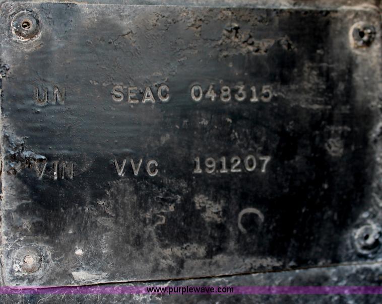 image for item I7853 1981 Willmar Side Shooter 24 tandem axle tender trailer