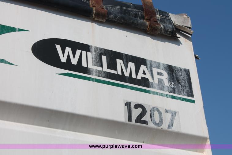 image for item I7853 1981 Willmar Side Shooter 24 tandem axle tender trailer