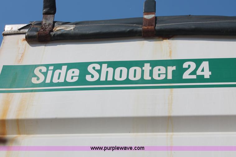 image for item I7853 1981 Willmar Side Shooter 24 tandem axle tender trailer