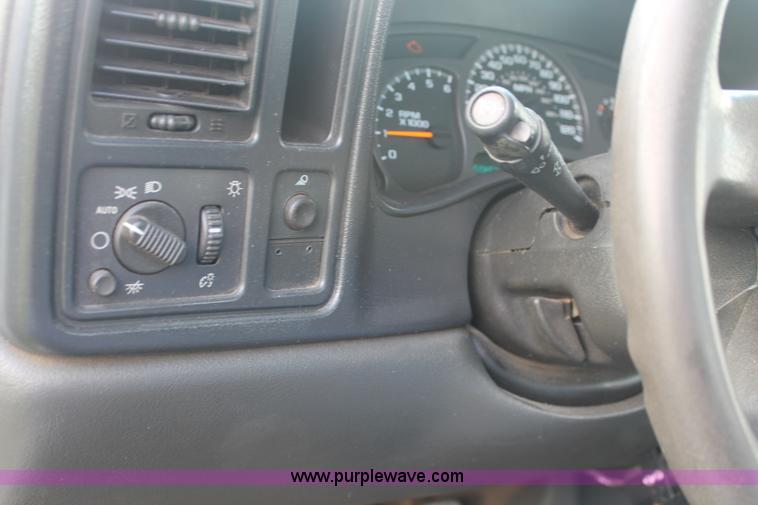 image for item I7854 2004 Chevrolet Silverado 2500HD pickup truck