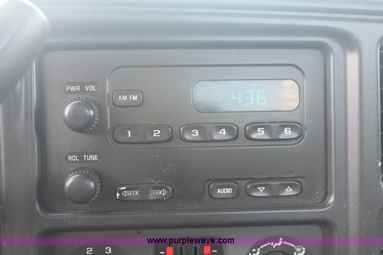 image for item I7854 2004 Chevrolet Silverado 2500HD pickup truck