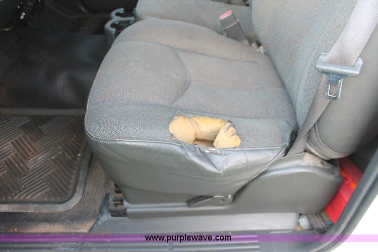 image for item I7854 2004 Chevrolet Silverado 2500HD pickup truck