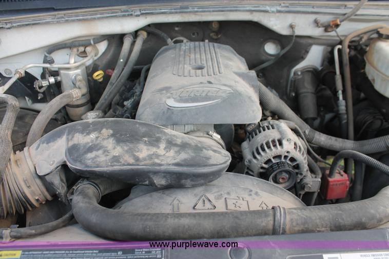 image for item I7854 2004 Chevrolet Silverado 2500HD pickup truck