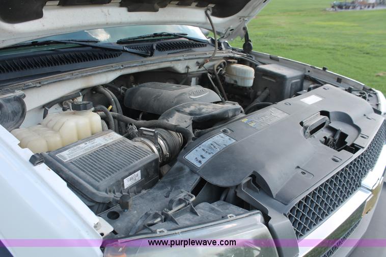 image for item I7854 2004 Chevrolet Silverado 2500HD pickup truck