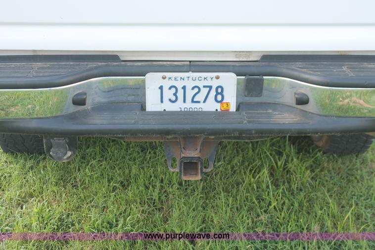 image for item I7854 2004 Chevrolet Silverado 2500HD pickup truck