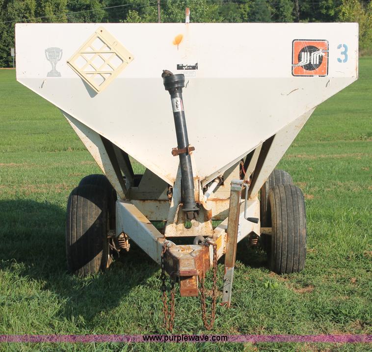 image for item I7858 Willmar Narrow Track 500 dry spreader