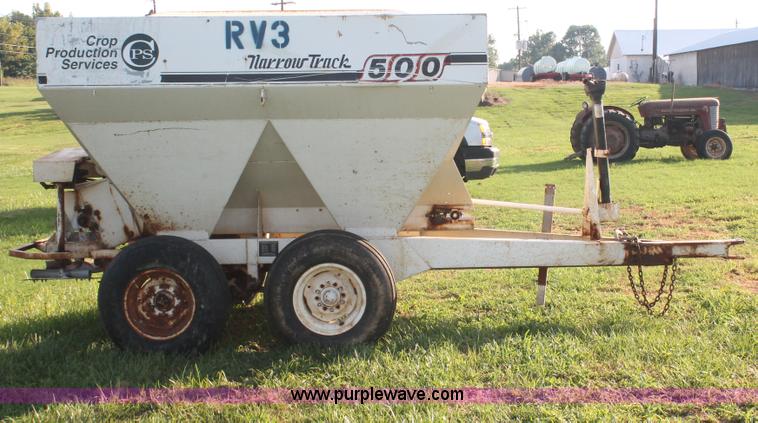 image for item I7858 Willmar Narrow Track 500 dry spreader