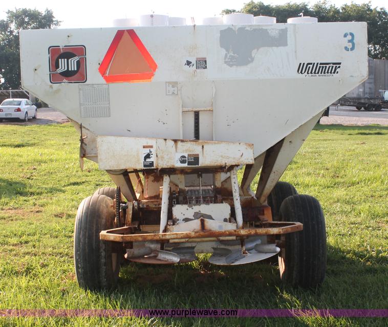 image for item I7858 Willmar Narrow Track 500 dry spreader