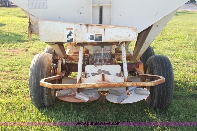 image for item I7858 Willmar Narrow Track 500 dry spreader
