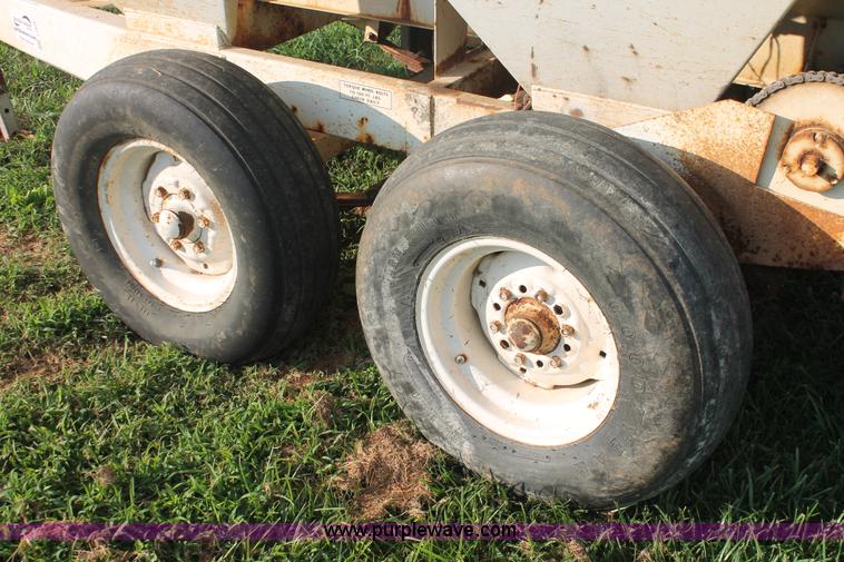 image for item I7858 Willmar Narrow Track 500 dry spreader