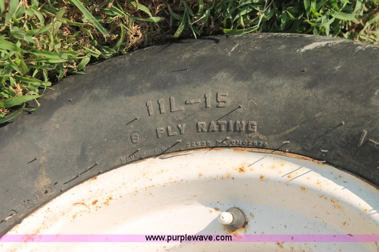 image for item I7858 Willmar Narrow Track 500 dry spreader