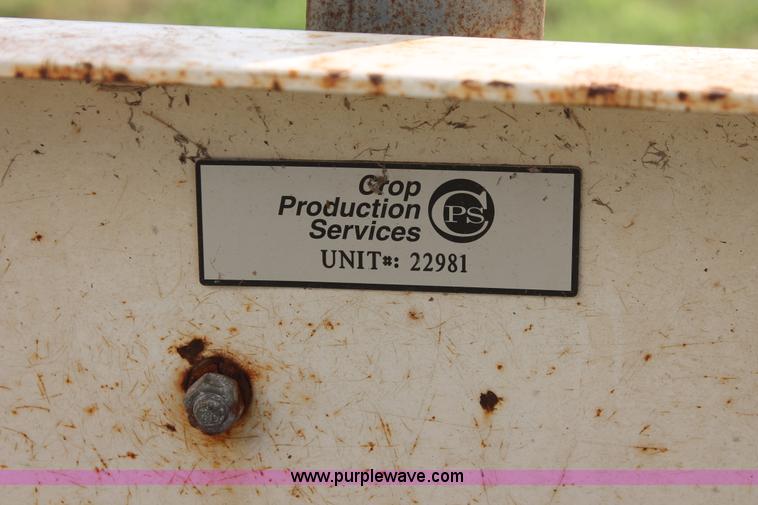 image for item I7858 Willmar Narrow Track 500 dry spreader