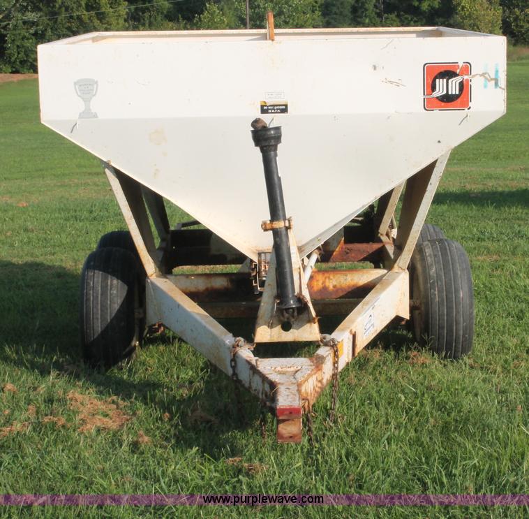 image for item I7859 Willmar 500 dry spreader