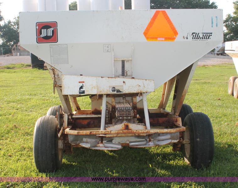image for item I7859 Willmar 500 dry spreader