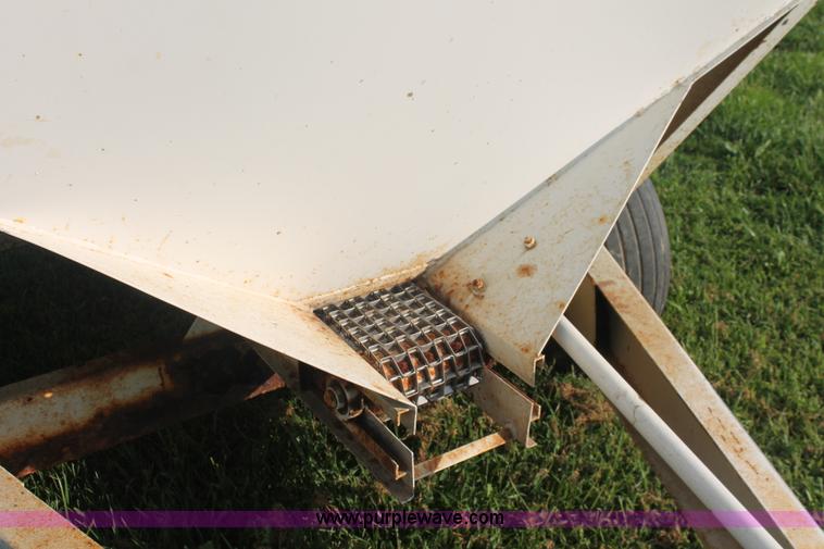 image for item I7859 Willmar 500 dry spreader