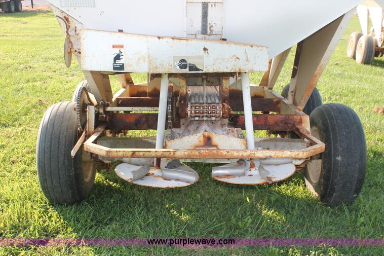 image for item I7859 Willmar 500 dry spreader