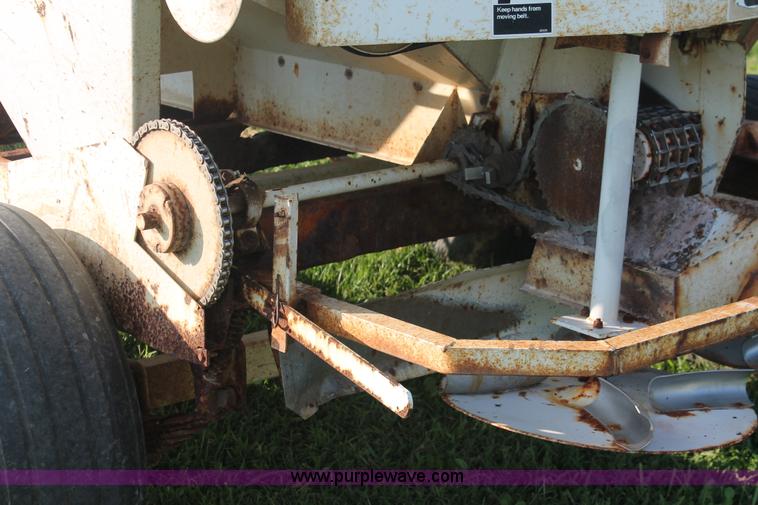 image for item I7859 Willmar 500 dry spreader