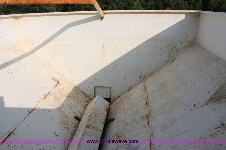 image for item I7859 Willmar 500 dry spreader