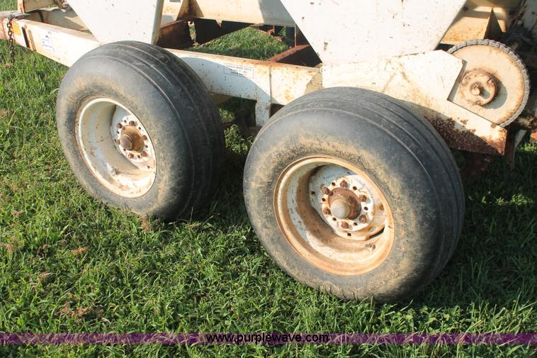 image for item I7859 Willmar 500 dry spreader