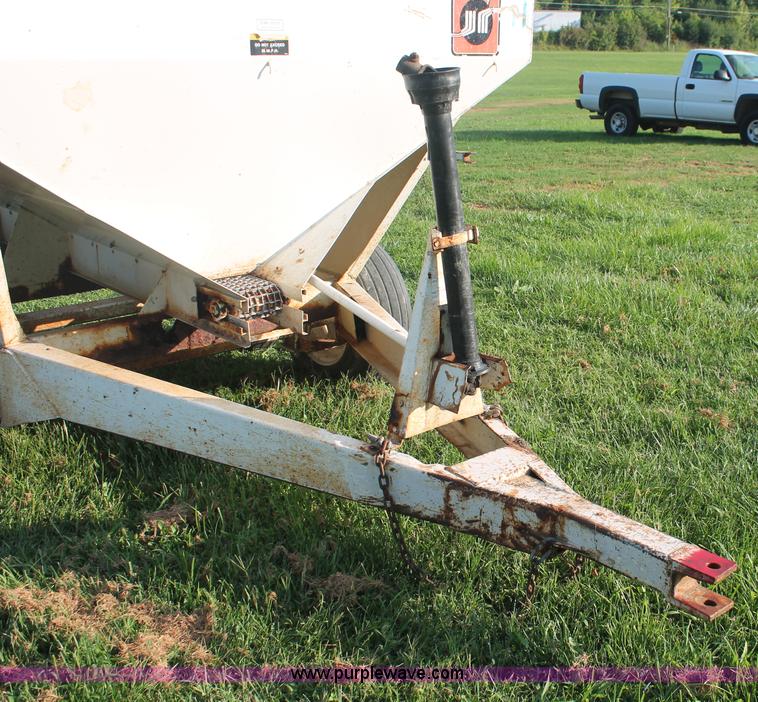 image for item I7859 Willmar 500 dry spreader