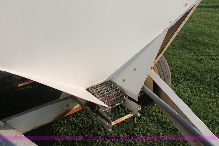 image for item I7860 Willmar 500 dry spreader