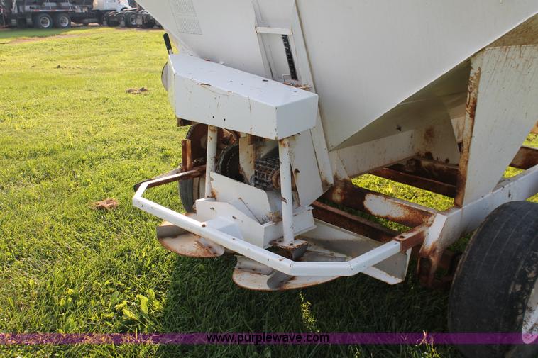 image for item I7860 Willmar 500 dry spreader