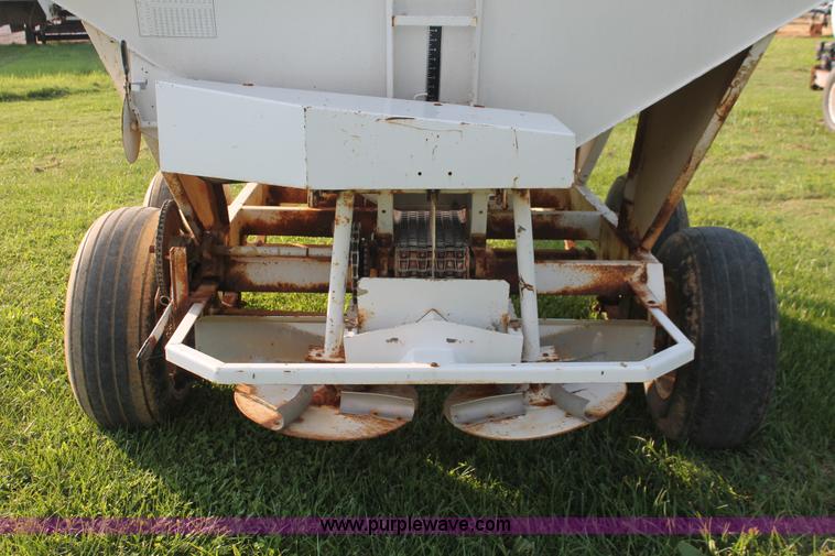 image for item I7860 Willmar 500 dry spreader