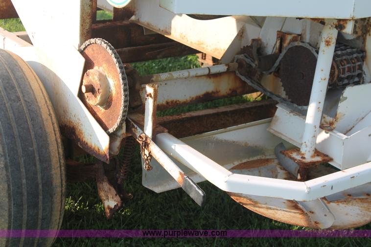 image for item I7860 Willmar 500 dry spreader