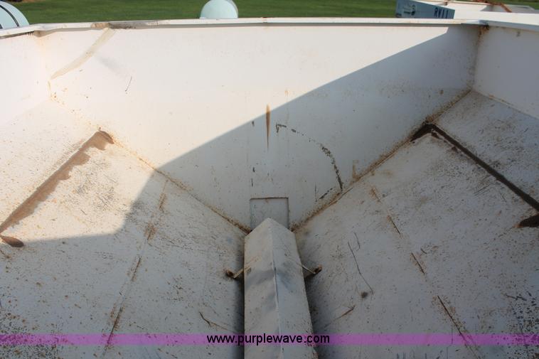 image for item I7860 Willmar 500 dry spreader