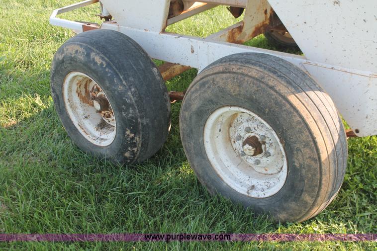 image for item I7860 Willmar 500 dry spreader