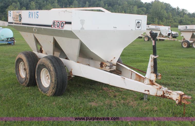 image for item I7867 Willmar 600 dry spreader