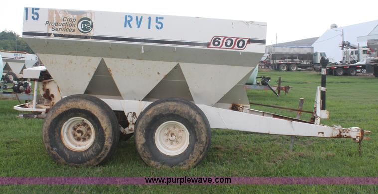 image for item I7867 Willmar 600 dry spreader