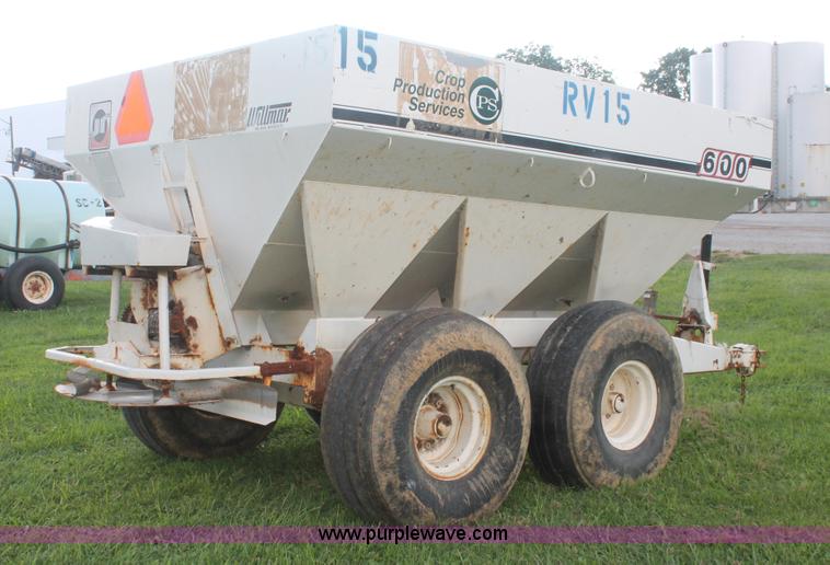 image for item I7867 Willmar 600 dry spreader