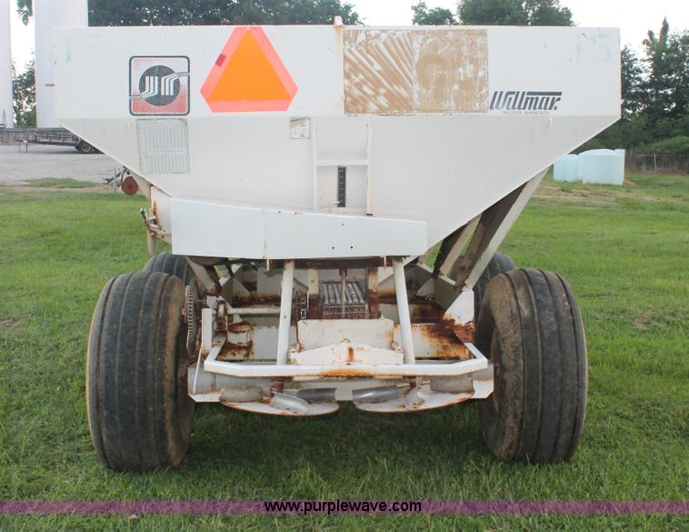 image for item I7867 Willmar 600 dry spreader