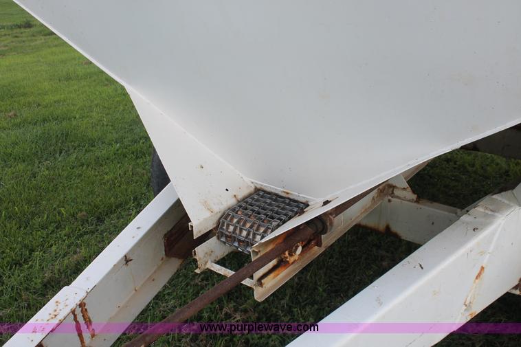 image for item I7867 Willmar 600 dry spreader