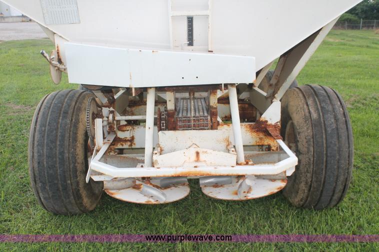 image for item I7867 Willmar 600 dry spreader