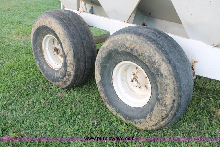 image for item I7867 Willmar 600 dry spreader