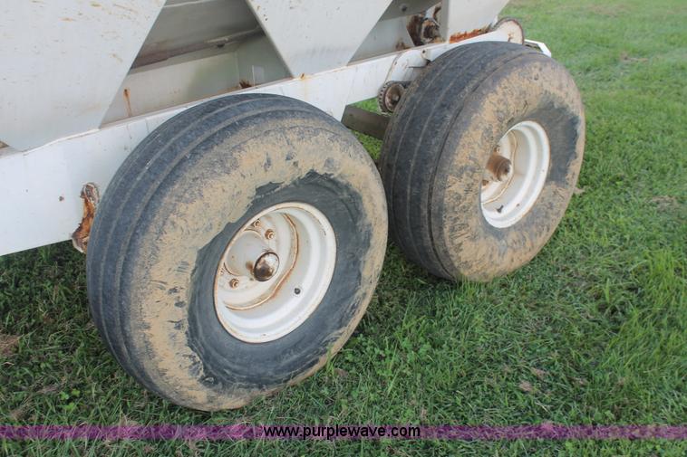 image for item I7867 Willmar 600 dry spreader