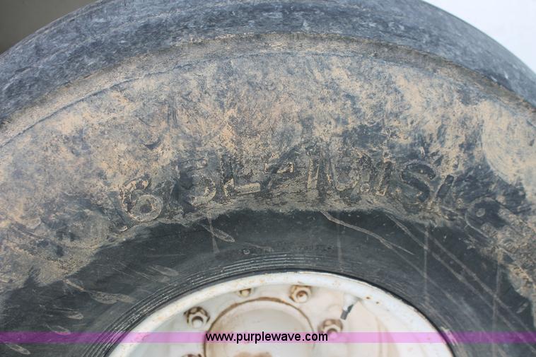 image for item I7867 Willmar 600 dry spreader