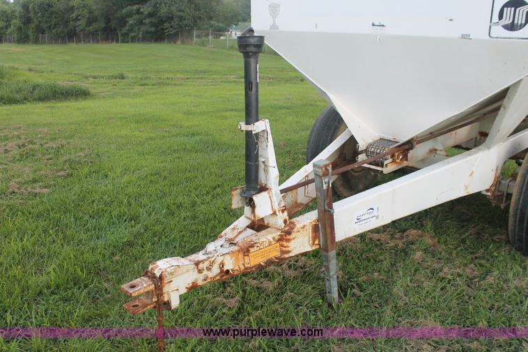 image for item I7867 Willmar 600 dry spreader
